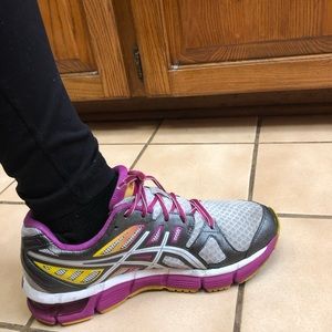 size 8.5 Asics GEL -CIRRUSEE 2 SHOES